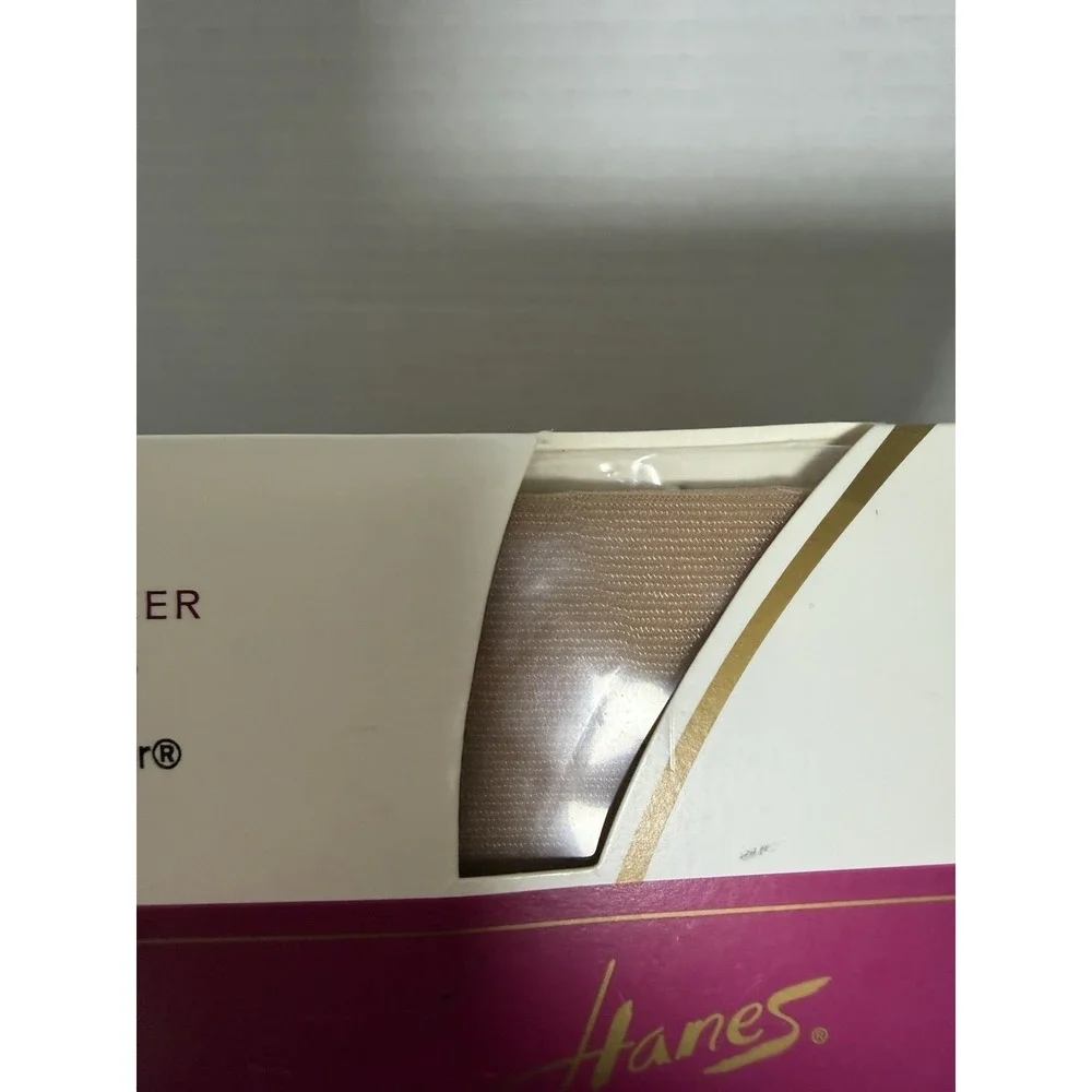 Hanes‎ Silk Reflections Silky Sheer Pantyhose Style 715 Little Color CD Nude
